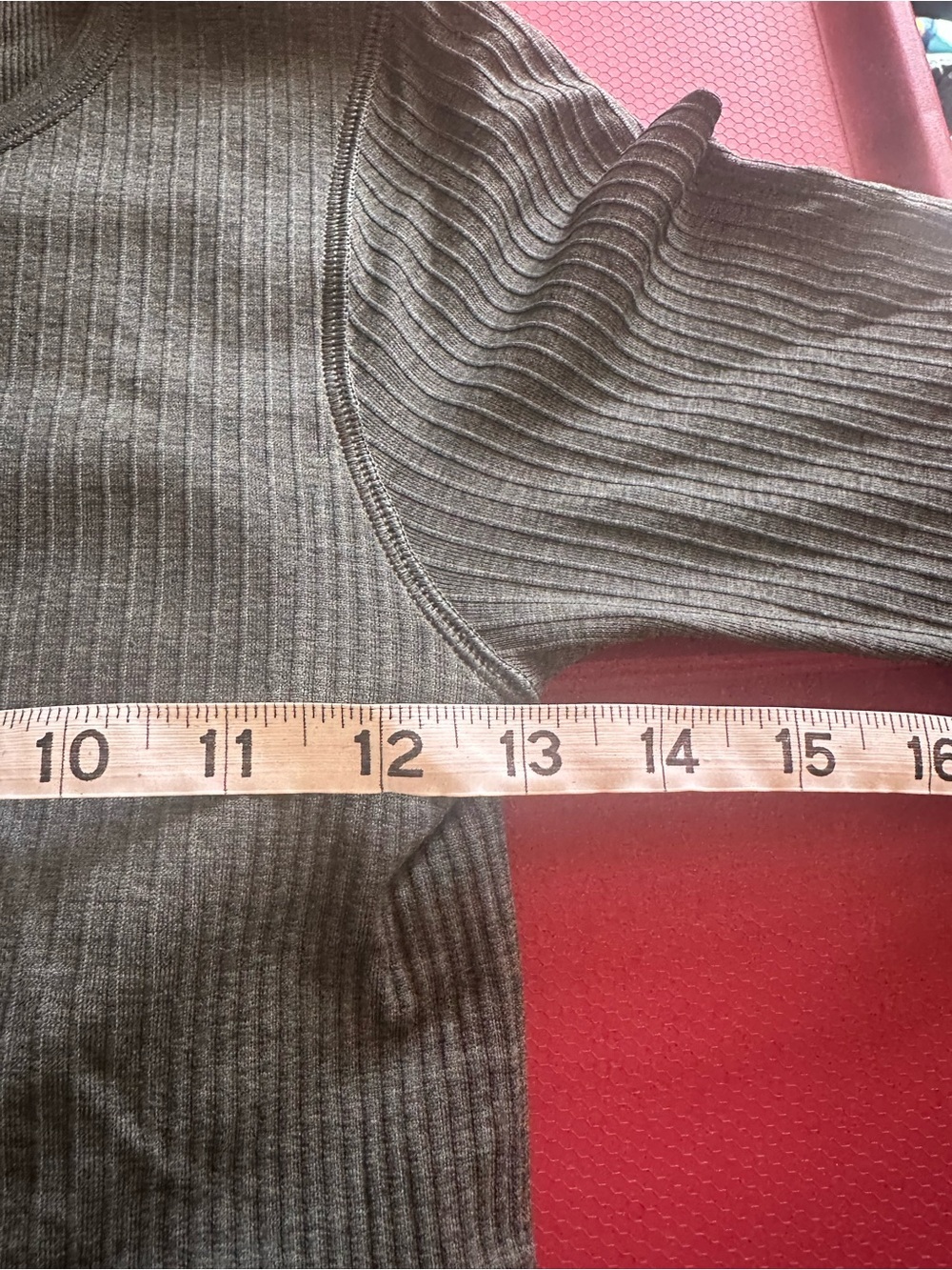 Lululemon Ebb to Street Long Sleeve Shirt
Smoked Spruce W3DZNS with pads size 4 - Picture 6 of 8